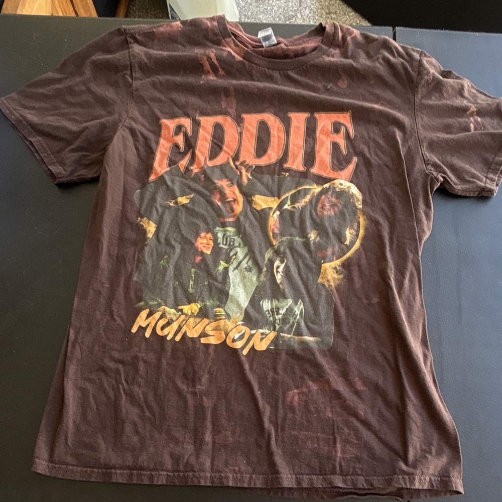 Gildan Softstyle Eddie Munson Television Graphic T-Shirt Mens Size L